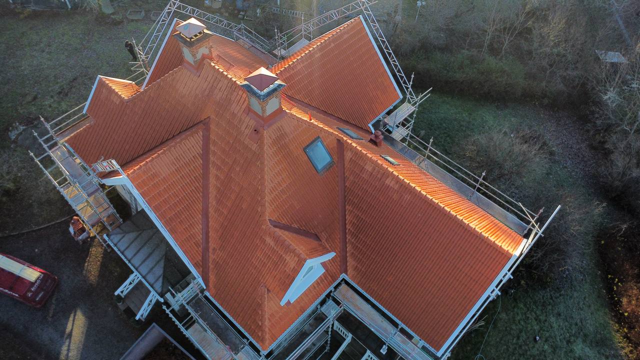 Modern Takomläggning Täby Kyrkby